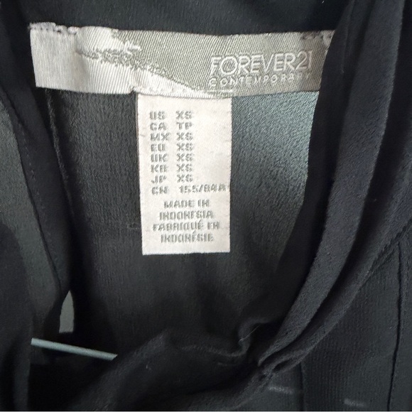 black blouse - Picture 3 of 3